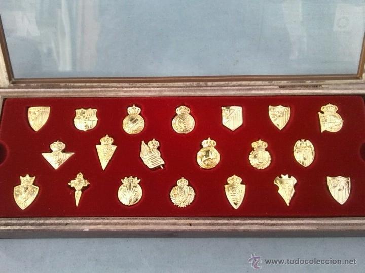 Coleccionismo deportivo: INSIGNIAS DE ORO 2003/2004 PRIMERA DIVISI&Oacute;N - Foto 1