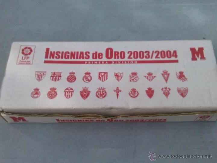 Coleccionismo deportivo: INSIGNIAS DE ORO 2003/2004 PRIMERA DIVISI&Oacute;N - Foto 2