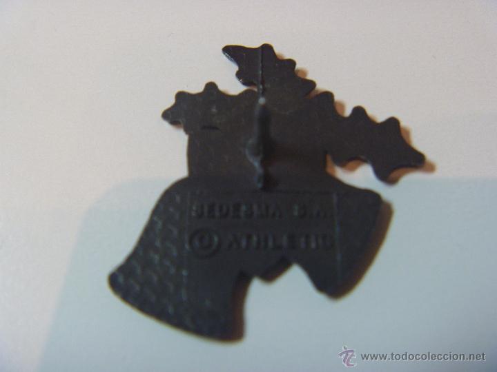 Coleccionismo deportivo: Athletic pin navidad - Foto 2