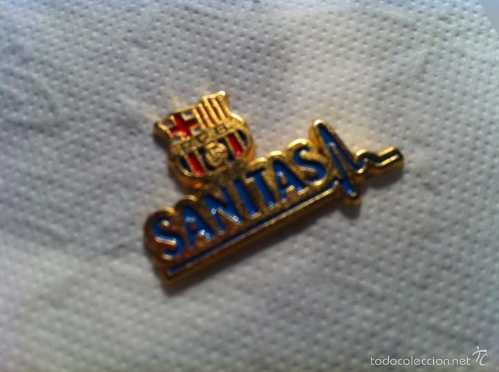 Coleccionismo deportivo: PINS PIN 198 OFICIAL FC Barcelona BAR&Ccedil;A Promocional Sanitas modelo #2 MARCA COMERCIAL PUBLICIDAD
