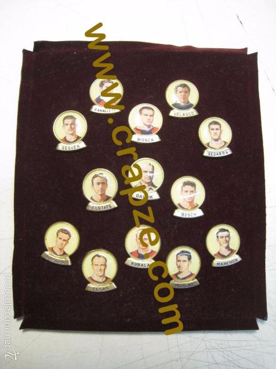 Coleccionismo deportivo: C.F. F.C. BARCELONA BAR&Ccedil;A 52-53 1952-1953 - LOTE 13 PINS KUBALA, RAMALLETS, CESAR, BASORA, DAUCIK...
