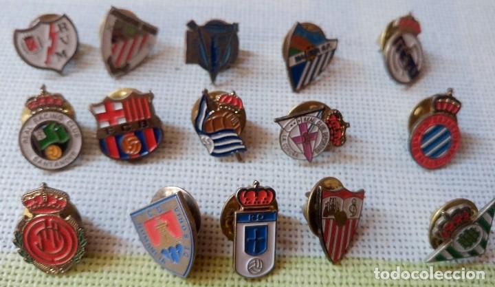 Collezionismo sportivo: LOTE PINS DE FUTBOL ANTIGUOS 15 EN TOTAL
