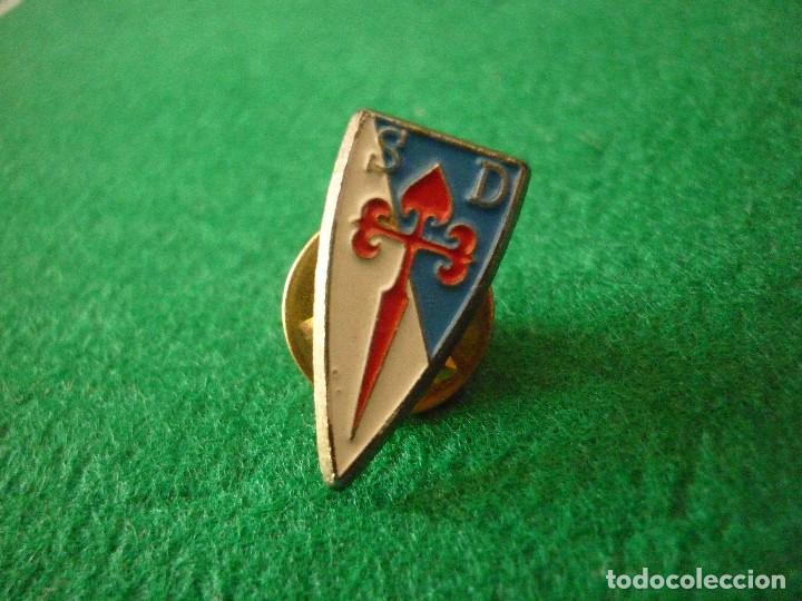 Colecionismo desportivo: PIN - DE LA SOCIEDAD DEPORTIVA COMPOSTELA - FUTBOL