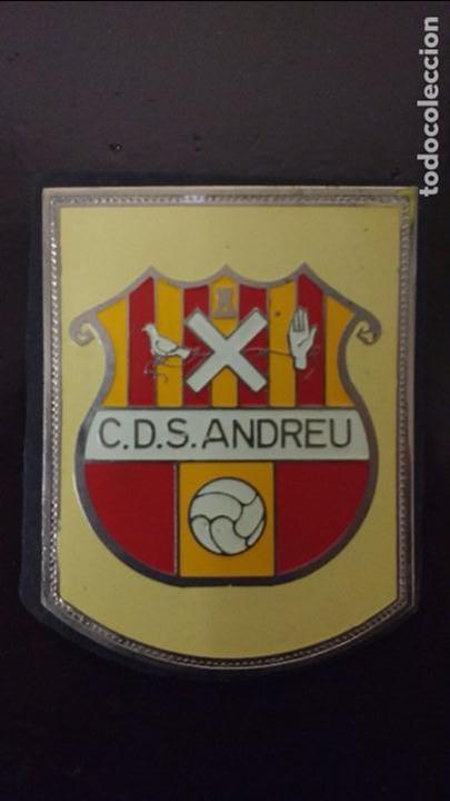 Collezionismo sportivo: ANTIGUA PLACA METALICA ESMALTADA PARA COCHE . A&Ntilde;OS 60 APROX. ESCUDO C D S ANDREU . BARCELONA .