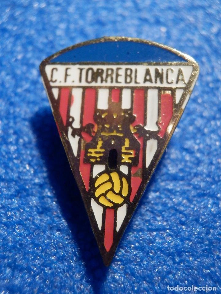 insignia/pin del equipo de fútbol conil cf (cád - Buy Football pins on  todocoleccion