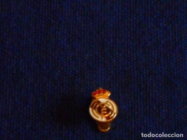 Collezionismo sportivo: PIN REAL MADRID A&Ntilde;OS 60. BUEN ESTADO.