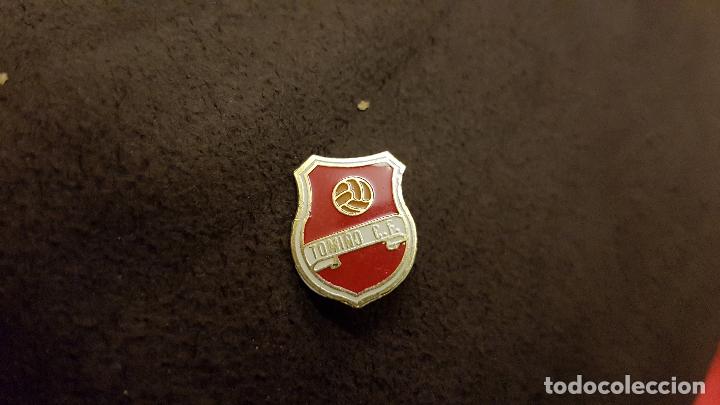 Collectionnisme sportif: PIN ESCUDO EQUIPO F&Uacute;TBOL CLUB TOMI&Ntilde;O ( INSIGNIA ANTIGUA ESMALTADA DE IMPERDIBLE FEDERACION GALLEGA)
