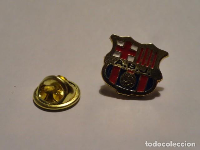 Collectionnisme sportif: PIN AGRUPACIO BAR&Ccedil;A JUGADORS ABJ FUTBOL
