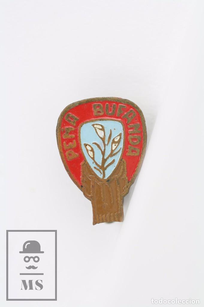 Sammelleidenschaft Sport: Antigua Insignia de Aguja - Pe&ntilde;a Bufanda - Medidas 11 x 16 mm - F&uacute;tbol