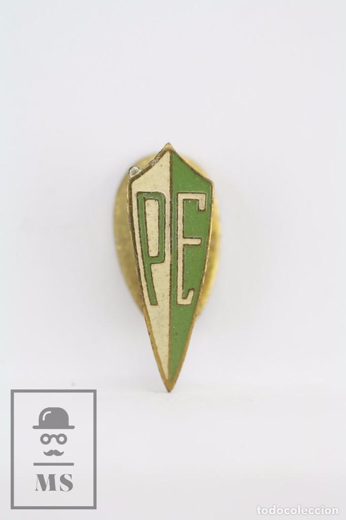 Collezionismo sportivo: Antigua Insignia de Solapa / Ojal - PE. Escudo Blanco y Verde - Medidas 7 x 21 mm