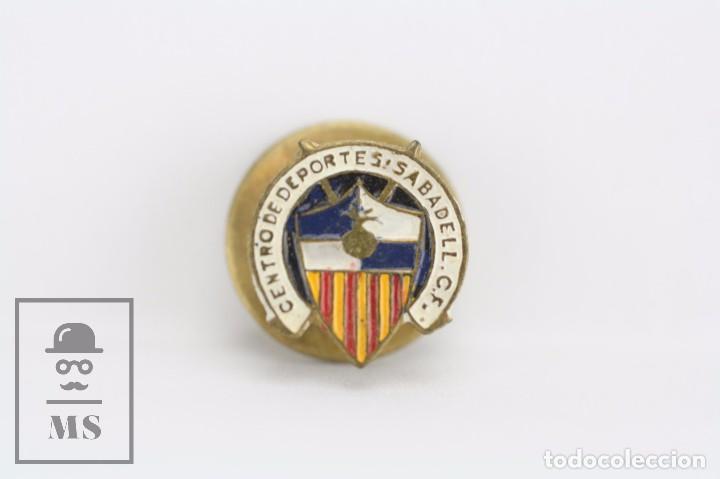 Collezionismo sportivo: Insignia de Solapa / Ojal - Centro de Deportes Sabadell CF / Club F&uacute;tbol - Medidas 12 x 12 mm