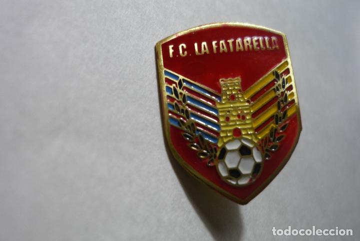 Coleccionismo deportivo: pin futbol fc la fatarella --fed.catalana