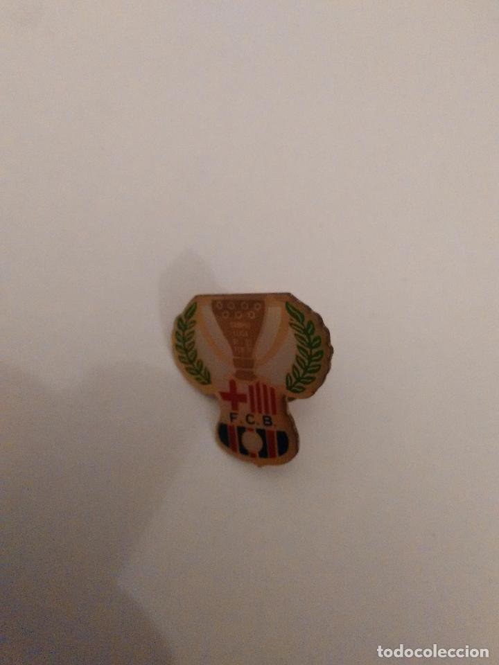 Collezionismo sportivo: Los pins del Bar&ccedil;a - pin f.c. barcelona a&ntilde;os 90 (escudo y trofeo campe&oacute;n liga 91-92)