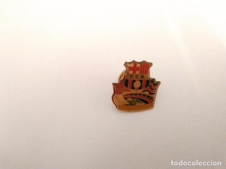Collezionismo sportivo: Los pins del Bar&ccedil;a - pin f.c. barcelona a&ntilde;os 90 (escudo y estadio camp nou)
