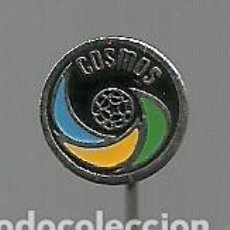 Coleccionismo deportivo: EXCLUSIVO PIN DEL PRIMER CLUB DE FUTBOL COSMOS DE NUEVA YORK (DESAPARECIDO EN 1985) - AGUJA. Lote 94132025