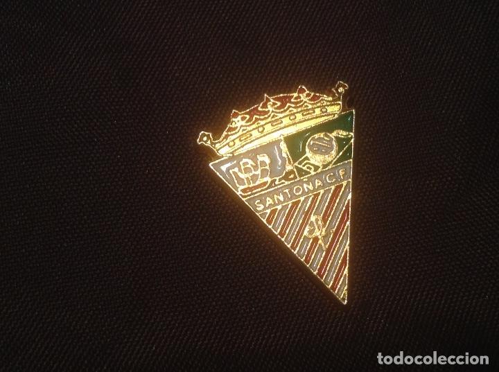 Colecionismo desportivo: Pin Sin Aguja Santo&ntilde;a C.F.