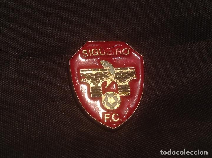 Colecionismo desportivo: Pin Sin Aguja Sigueiro FC