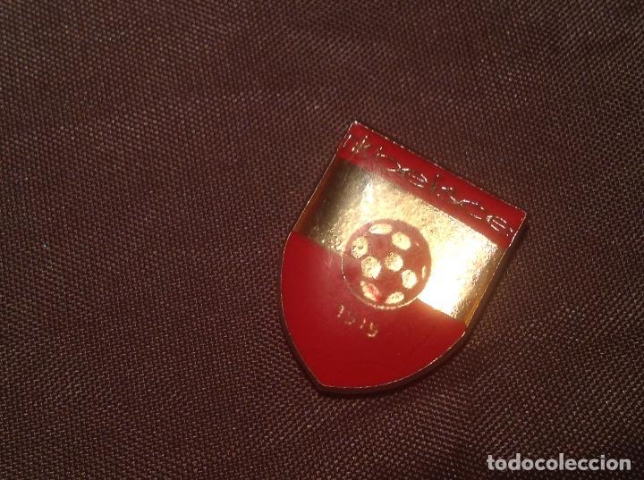Colecionismo desportivo: Pin Sin Aguja futbol extranjero Belisce Croacia