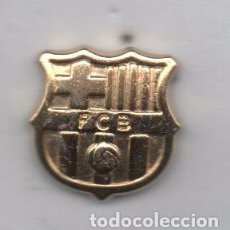 Coleccionismo deportivo: PIN DE FUTBOL-BARCELONA F.C.-DORADO. Lote 100896603