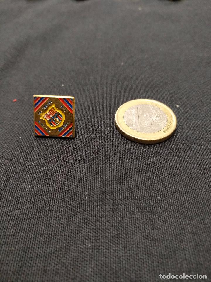 Sports collectibles: PIN INSIGNIA - PE&Ntilde;A F.C. BARCELONA - PE&Ntilde;A BLAUGRANA DE MADRID