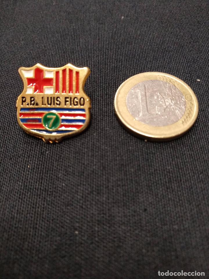 Sports collectibles: PIN INSIGNIA - PE&Ntilde;A F.C. BARCELONA - PE&Ntilde;A BLAUGRANA LUIS FIGO