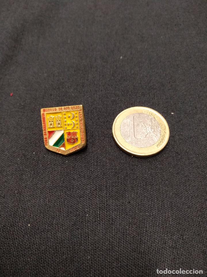 Sports collectibles: PIN INSIGNIA - PE&Ntilde;A F.C. BARCELONA - PE&Ntilde;A BARCELONISTA MURILLO DE RIO LEZA - LA RIOJA