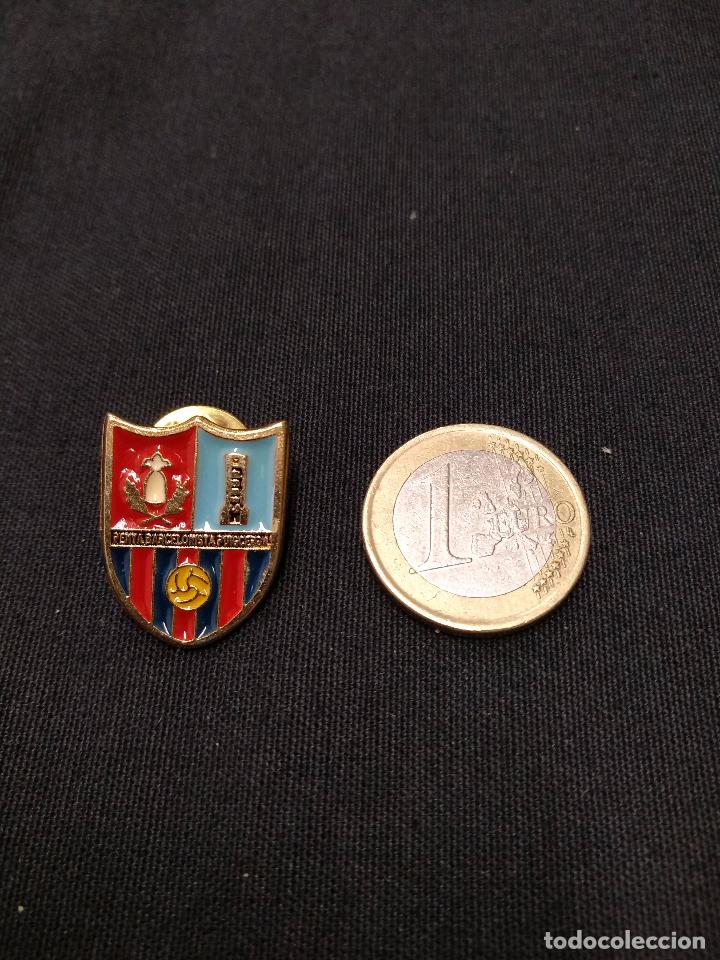 Sports collectibles: PIN INSIGNIA - PE&Ntilde;A F.C. BARCELONA - PENYA BARCELONISTA PUIGCERDA