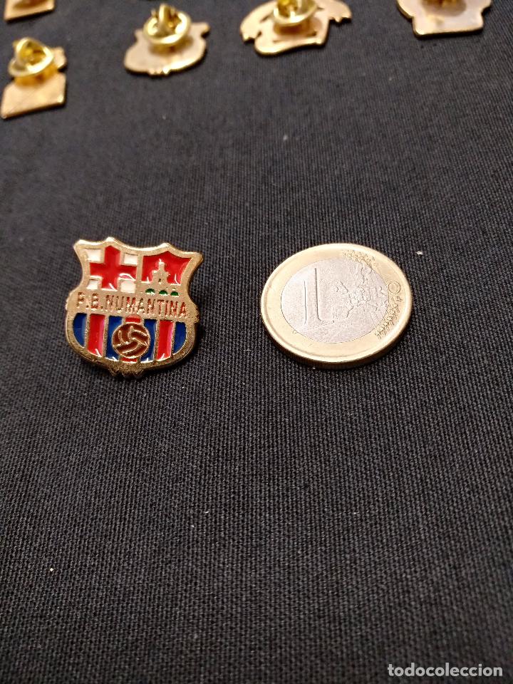 Sports collectibles: PIN INSIGNIA - PE&Ntilde;A F.C. BARCELONA - P.B. NUMANTINA