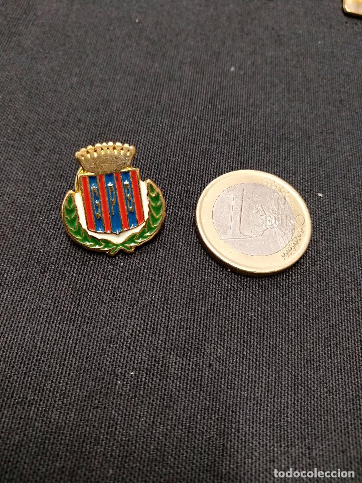 Sports collectibles: PIN INSIGNIA - PE&Ntilde;A F.C. BARCELONA - SIGLAS G.P.B.