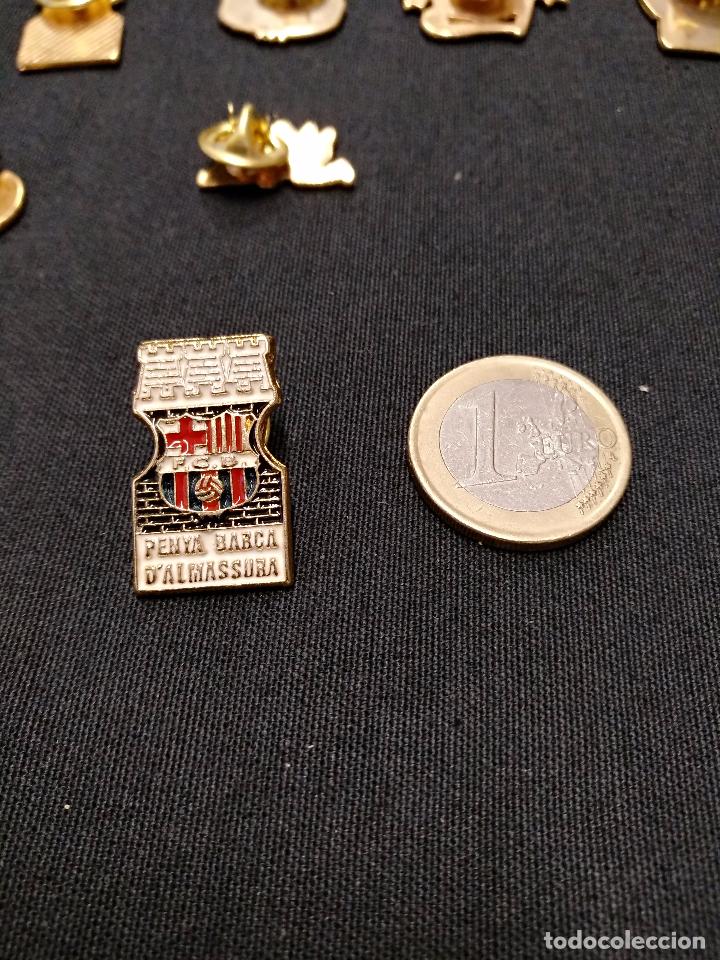 Sports collectibles: PIN INSIGNIA - PE&Ntilde;A F.C. BARCELONA - PENYA BAR&Ccedil;A D'ALMASSORA