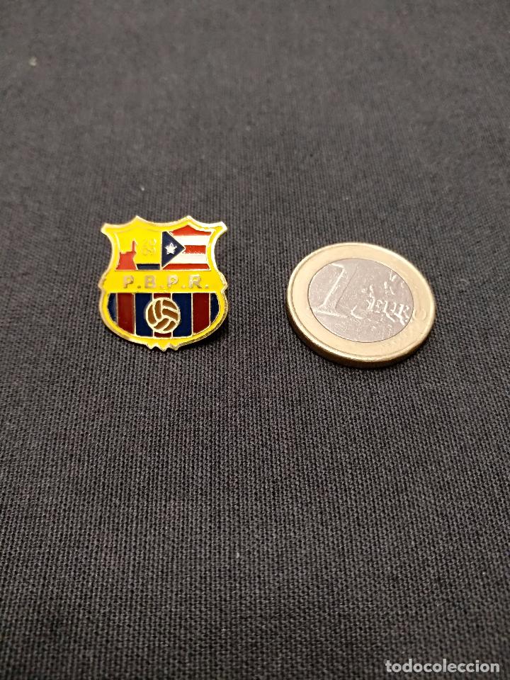 Sports collectibles: PIN INSIGNIA - PE&Ntilde;A F.C. BARCELONA - P.B. PUERTO RICO