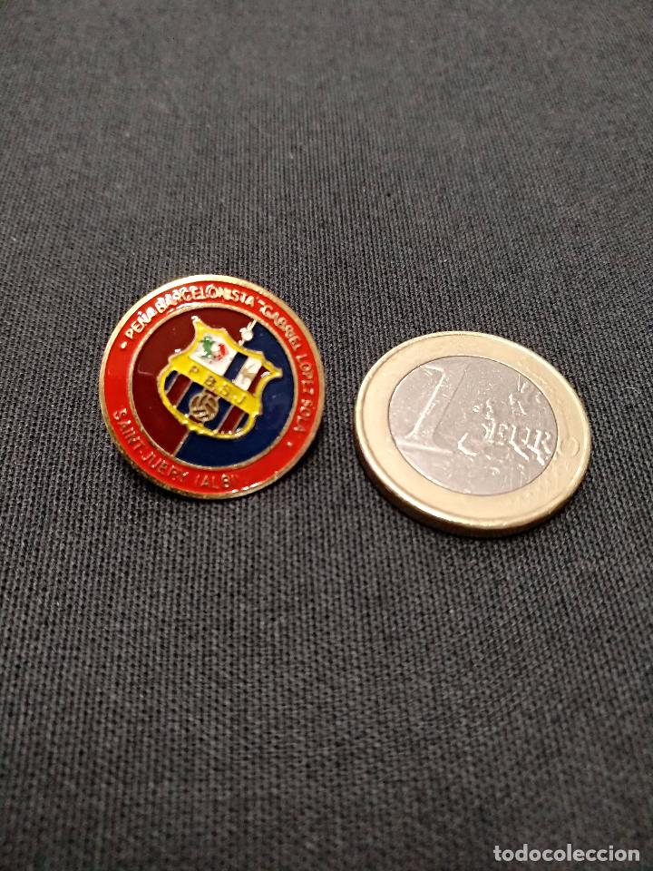 Sports collectibles: PIN INSIGNIA - PE&Ntilde;A F.C. BARCELONA - PE&Ntilde;A BARCELONISTA GABRIEL LOPEZ SOLA - SAINT JUERY - FRANCIA