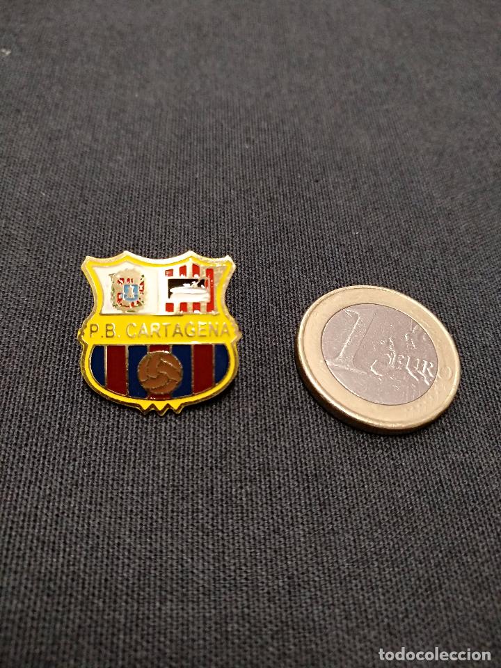 Sports collectibles: PIN INSIGNIA - PE&Ntilde;A F.C. BARCELONA - P.B. CARTAGENA