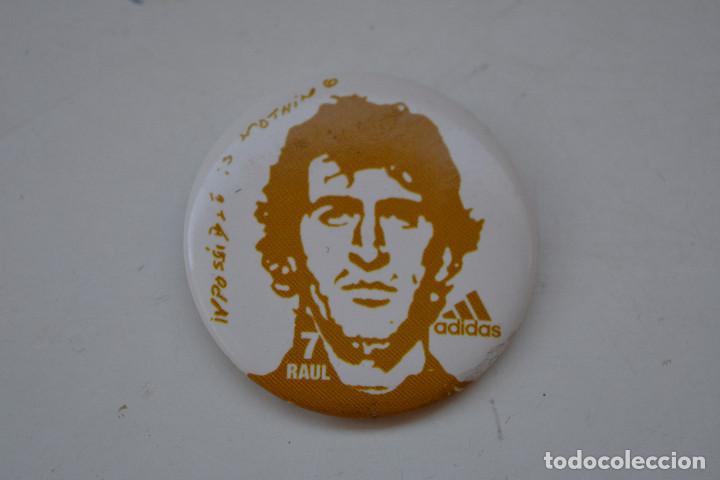 Collezionismo sportivo: CHAPA CON IMPERDIBLE RAUL (ADIDAS)