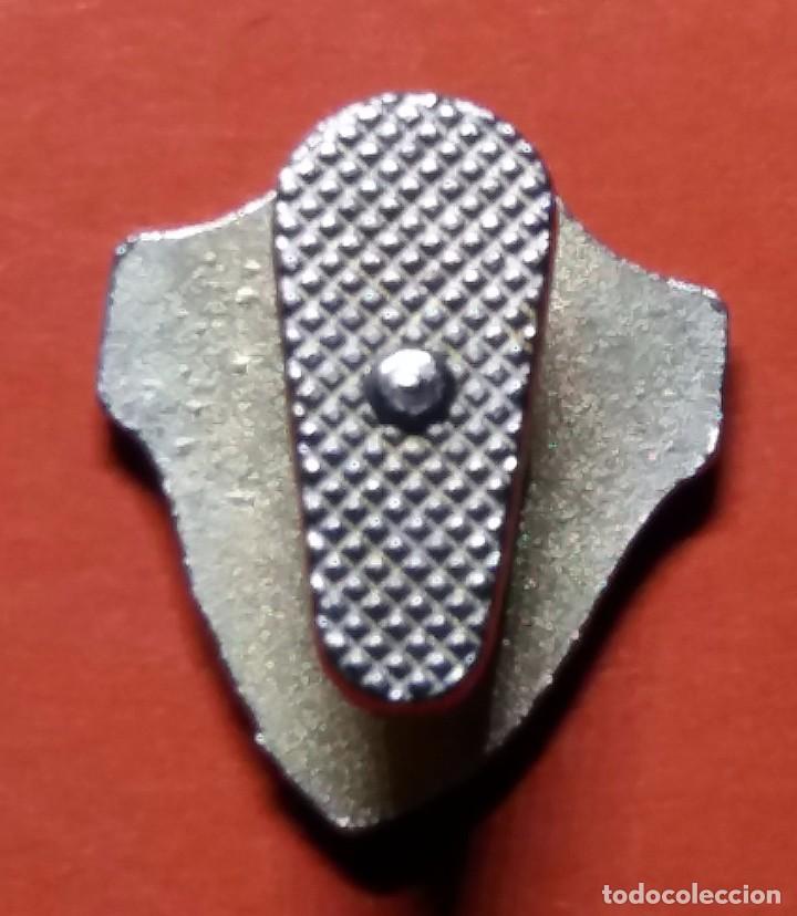 Coleccionismo deportivo: ANTIGUO PIN - INSIGNIA - ELCHE - Foto 2