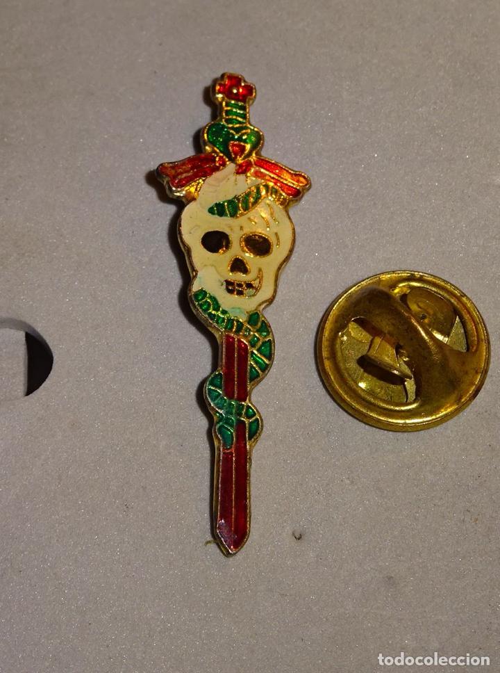 Coleccionismo deportivo: PIN CHARRO. ESPADA Y CALAVERA - Foto 1