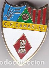 Coleccionismo deportivo: INSIGNIA DE SOLAPA C.F. CAMARLES - Foto 1