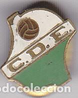 Coleccionismo deportivo: INSIGNIA DE SOLAPA FUTBOL C.D.E. - Foto 1