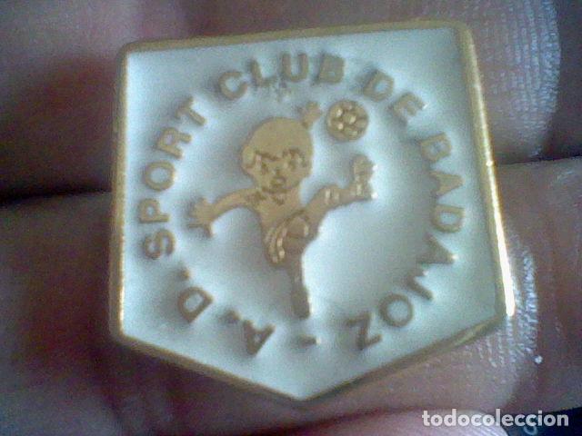Colecionismo desportivo: PIN BADGE A D SPORT CLUB DE BADAJOZ ASOC DEPORTIVA