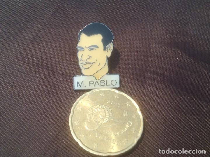 Colecionismo desportivo: Pin jugador Deportivo de la Coru&ntilde;a M. Pablo sin mariposa