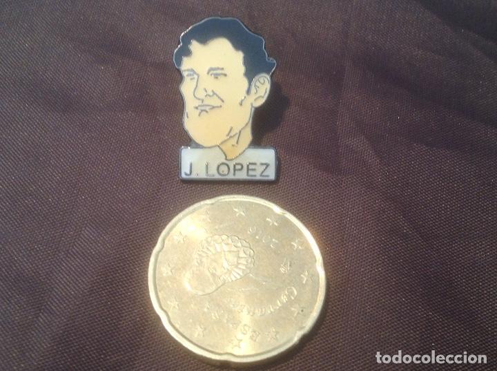 Colecionismo desportivo: Pin jugador Deportivo de la Coru&ntilde;a J. L&oacute;pez sin mariposa