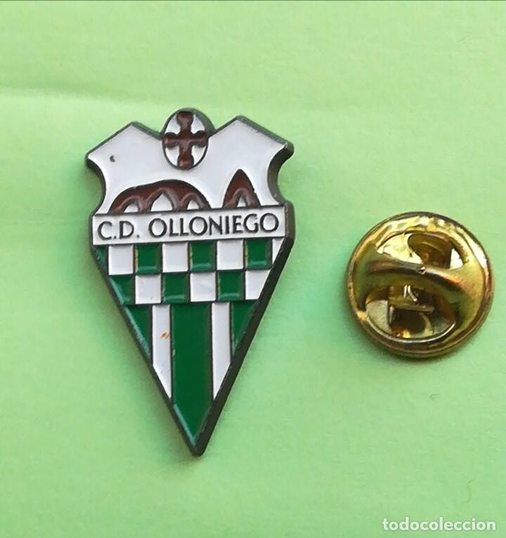 Coleccionismo deportivo: PIN - ESCUDO EQUIPO DE FUTBOL - ANTIGUO ESCUDO - C.D. OLLONIEGO - ASTURIAS
