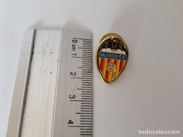 Coleccionismo deportivo: Pin Valencia C.F - Foto 1
