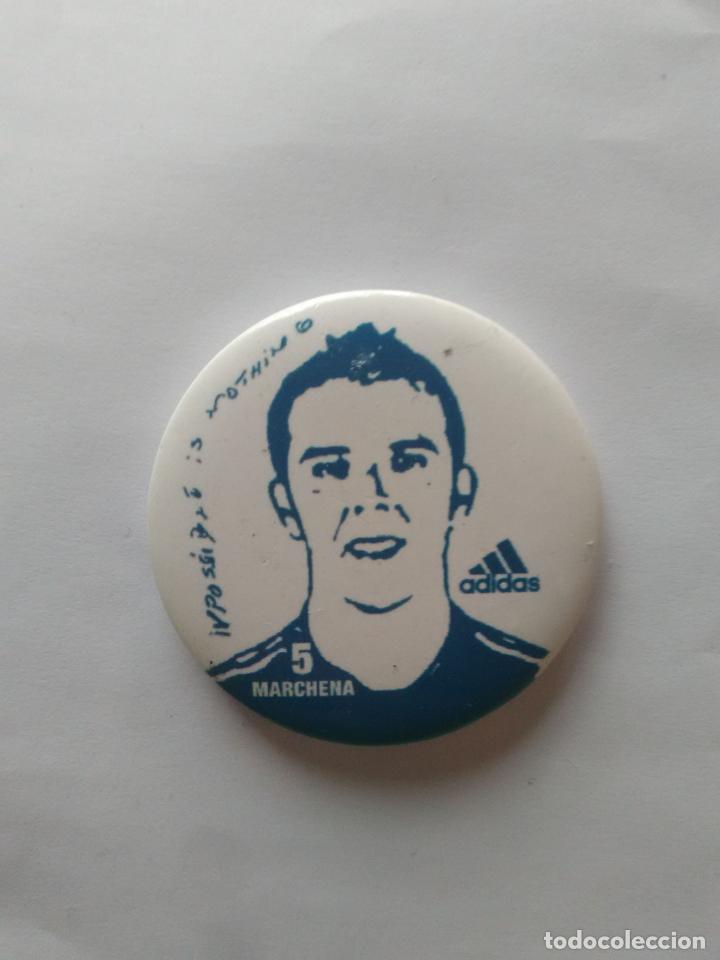Coleccionismo deportivo: CHAPA PUBLICITARIA ADIDAS PUBLICIDAD IMPOSSIBLE IS NOTHING: MARCHENA, VALENCIA (DI&Aacute;METRO 4,5 CM)