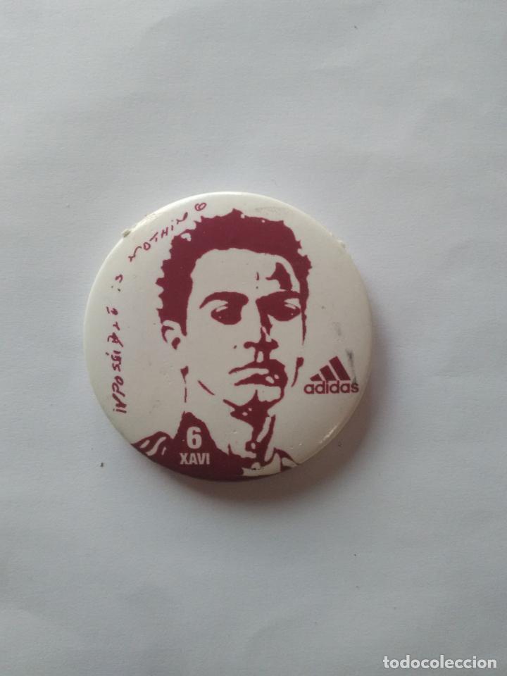 Coleccionismo deportivo: CHAPA PUBLICITARIA ADIDAS PUBLICIDAD IMPOSSIBLE IS NOTHING: XAVI, F.C. BARCELONA (DI&Aacute;METRO 4,5 CM)