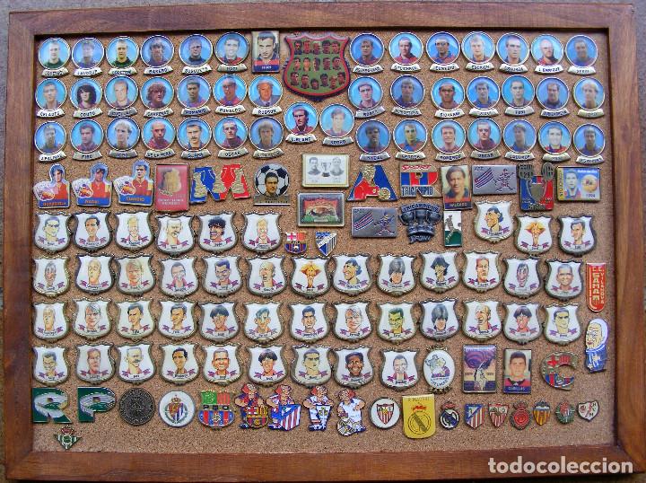 Coleccionismo deportivo: CUADRO DE INSIGNAS DE F&Uacute;TBOL, CONTIENE UNOS 120 PINS ENVIO CERTIFICADO INCLUIDO