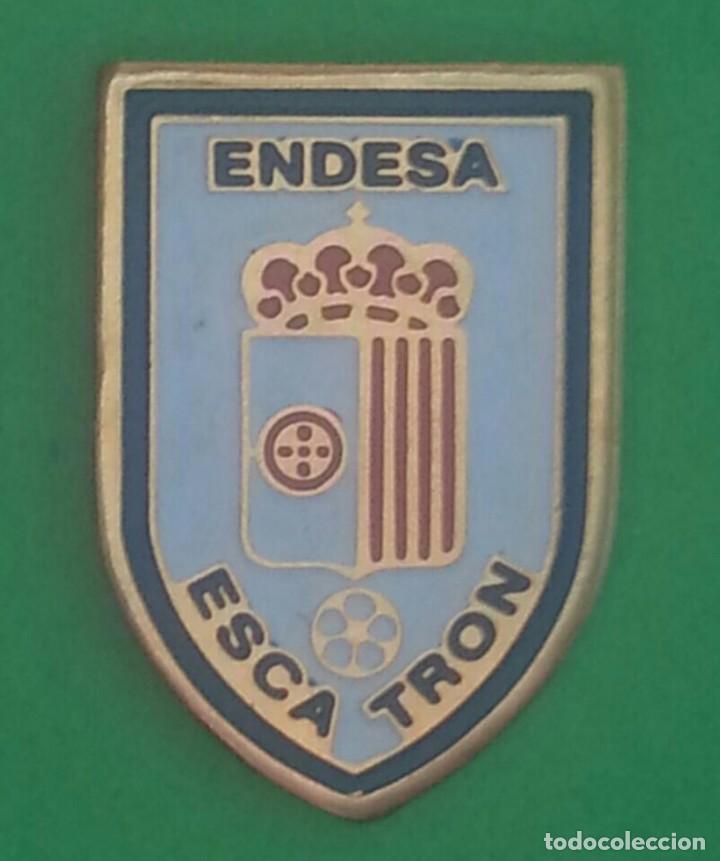 Insignia/pin Del Equipo De Fútbol Endesa Escatr - Comprar Pins De ...