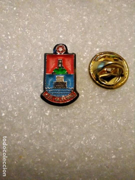 Collectionnisme sportif: Pins f&uacute;tbol SD GUITIRIZ