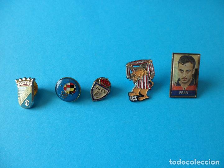 Collectionnisme sportif: Variado lote de Pins de F&uacute;tbol - Marca - Federaci&oacute;n Espa&ntilde;ola de F&uacute;tbol - Athletic club Bilbao, otros