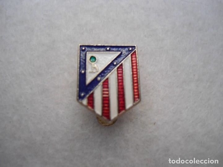 Coleccionismo deportivo: ANTIGUO PIN DEL CLUB ATLETICO DE MADRID